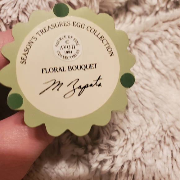 Vintage Avon "Seasons Treasures Egg Collection" Floral Bouquet porcelain Easter - Picture 7 of 7